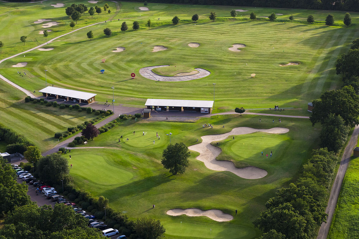 Übungsgelände der Golfanlage Golf Gut Glinde mit Training zur „Road to Clubmeisterschaft“ – Verbesserung des Spiels Schritt für Schritt
